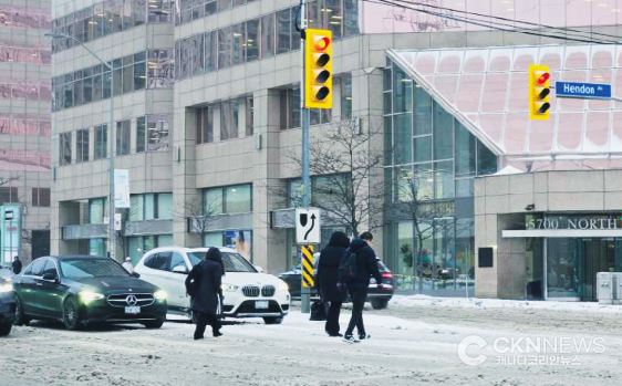 토론토, 이번 주말 첫눈 가능성… 일요일 낮 4도 ‘비·눈 예보’ - CKNNews 이미지